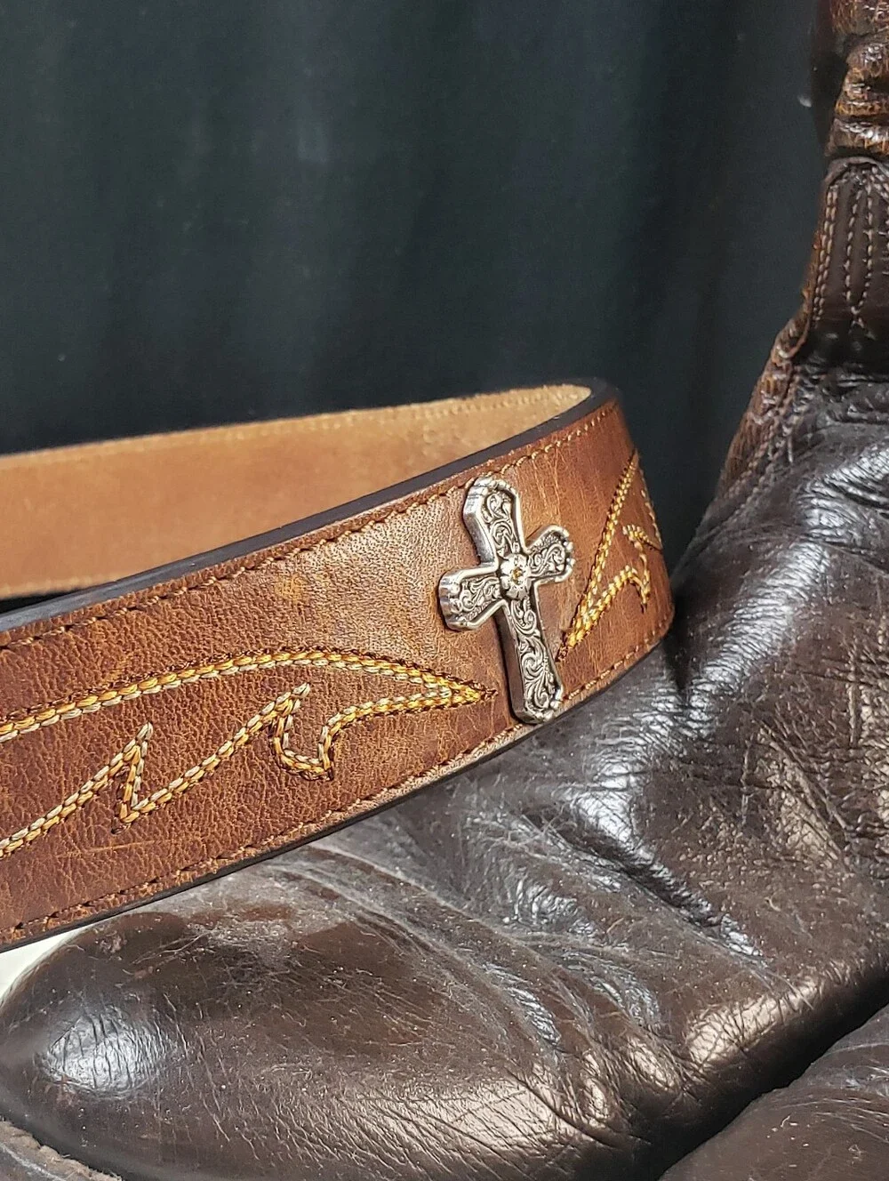 Ariat Cross Medallion Belt w/Cross Concho Buckle style A1512202 - Women's size M